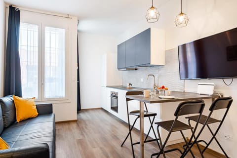 Kitchen or kitchenette, Living room, Dining area