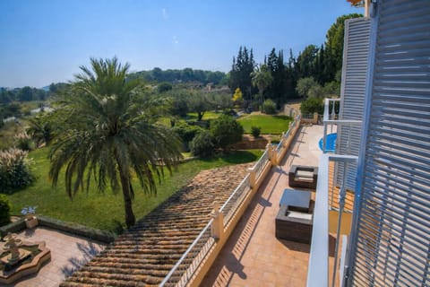 Property building, Day, Natural landscape, Garden, Garden view