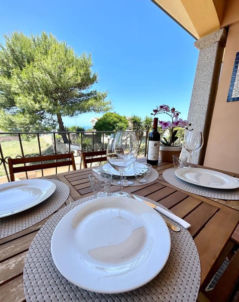 Natural landscape, View (from property/room), Balcony/Terrace, Dining area
