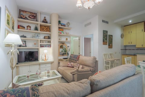 Communal lounge/ TV room, TV and multimedia, Living room, Seating area