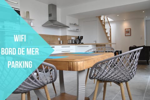 Cap sur le Phare à Moguériec House in Cléder