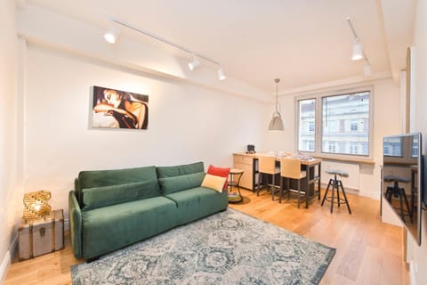 Living room, Seating area, Dining area
