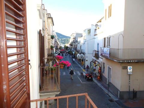 View (from property/room), Balcony/Terrace, City view