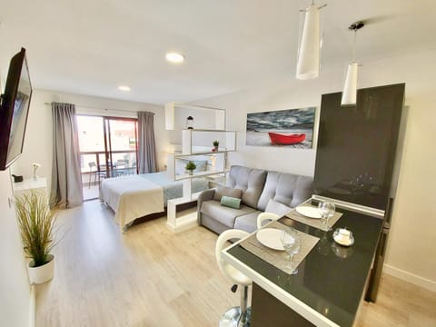 TV and multimedia, Balcony/Terrace, Living room, Dining area