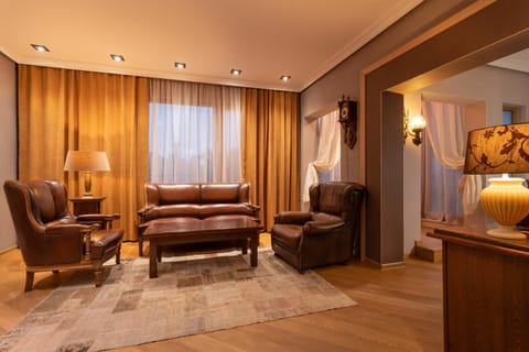 Communal lounge/ TV room, Living room, Seating area