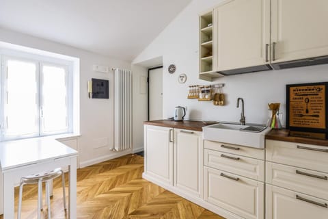 Kitchen or kitchenette, Dining area, dishwasher, stove