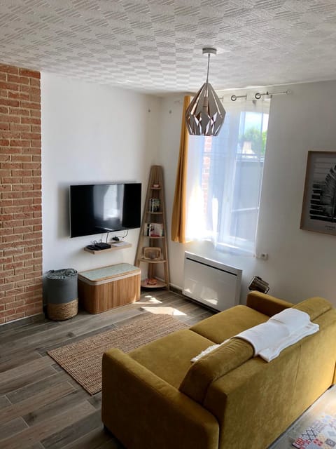 Communal lounge/ TV room, TV and multimedia, Living room, Seating area