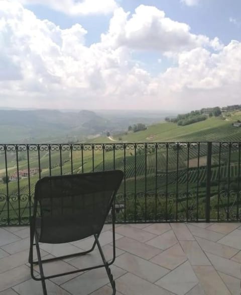 Sky & Vineyards - Melograno - Apartment in La Morra
