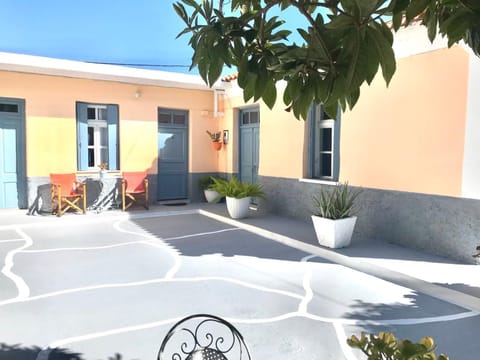 Traditional House “AVLI” Apartment in Nafplion