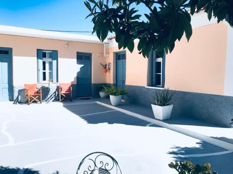 Traditional House “AVLI” Apartment in Nafplion