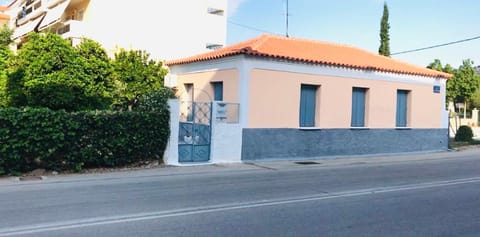 Traditional House “AVLI” Apartment in Nafplion