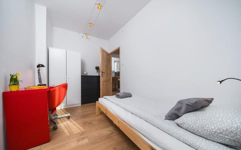 Bed, Photo of the whole room, Seating area, Bedroom, wardrobe