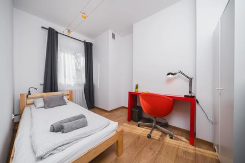 Bed, Bedroom, hair dresser, towels