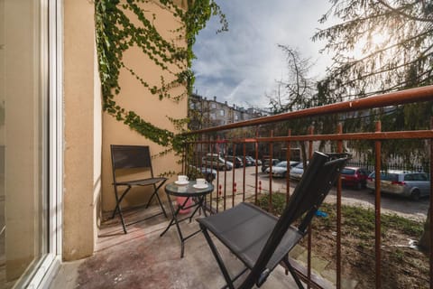 Property building, View (from property/room), Balcony/Terrace