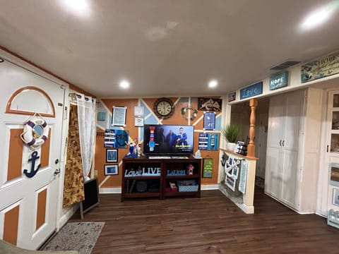 Bonne Nuit Weeki Wachee House in Spring Hill