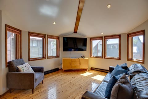 Bright Downtown Telluride Condo - Steps to Lift! Apartment in Telluride