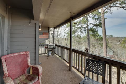 Hot Springs Condo with Lake Access and Community Pool Apartment in Lake Hamilton
