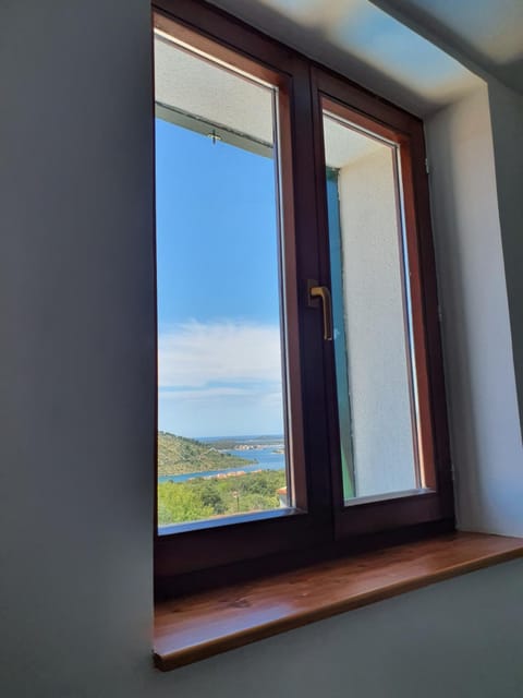 Mountain view, Sea view