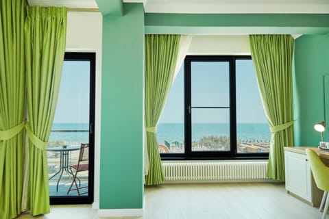Natural landscape, Balcony/Terrace, Sea view