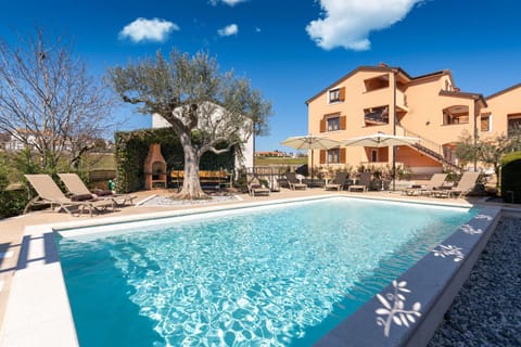 Swimming pool, Swimming pool