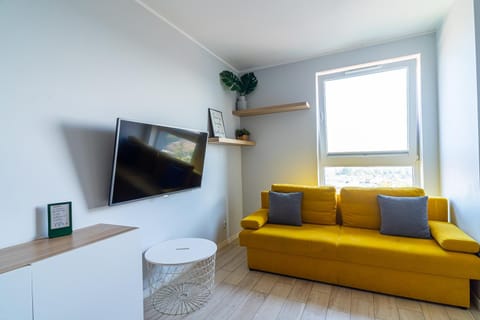 Communal lounge/ TV room, TV and multimedia, Living room, Seating area, Evening entertainment