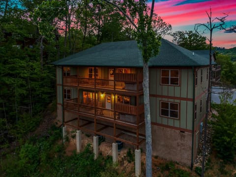 SmokyStays 10 Bedroom Cabin Cabin in Pigeon Forge