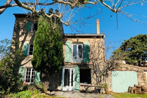 Stone house in Isle-sur-la-Sorgue House in L'Isle-sur-la-Sorgue