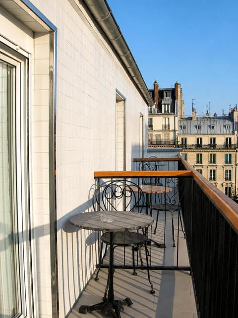 Property building, Patio, Day, View (from property/room), Balcony/Terrace, Dining area
