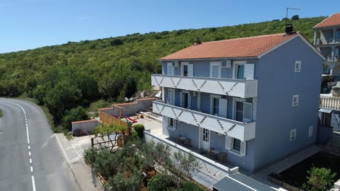 Property building, Neighbourhood