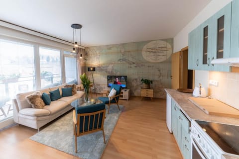 Kitchen or kitchenette, Living room