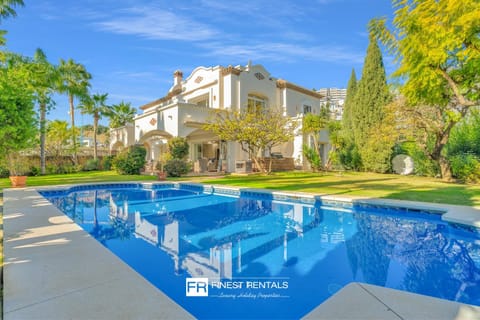 Villa La Quinta 5 Bedroom Villa with Heated Pool by Finest Rentals Villa in Marbella