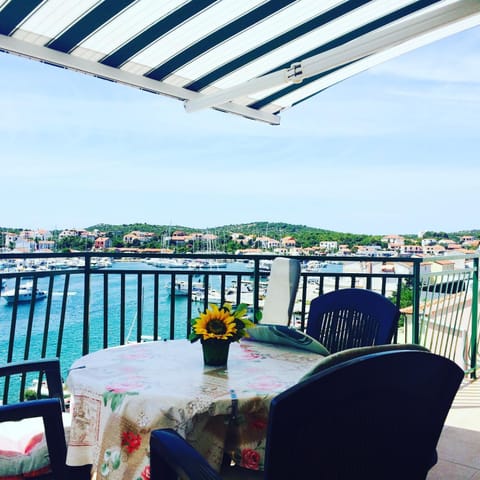 House Klarin Apartment in Tisno