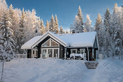 Property building, Natural landscape, Winter, Balcony/Terrace