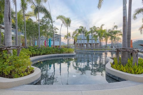 Swimming pool, Swimming pool