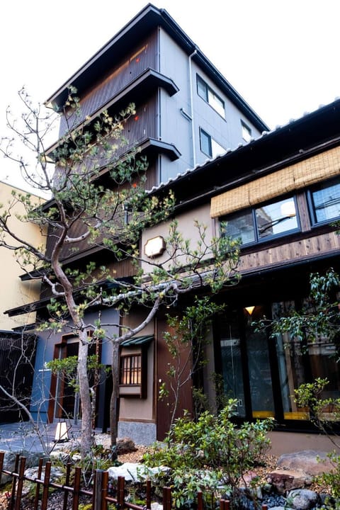 Property building, Day