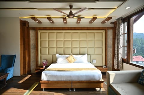 Property building, Bed, Bedroom