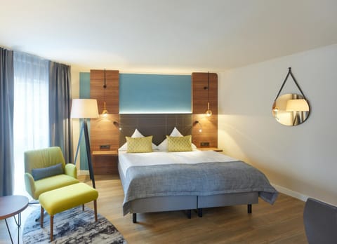 Bed, Photo of the whole room, Seating area, Bedroom