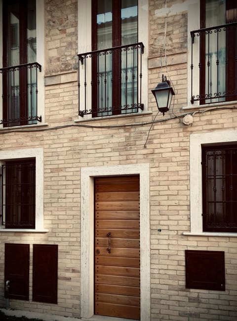Facade/entrance