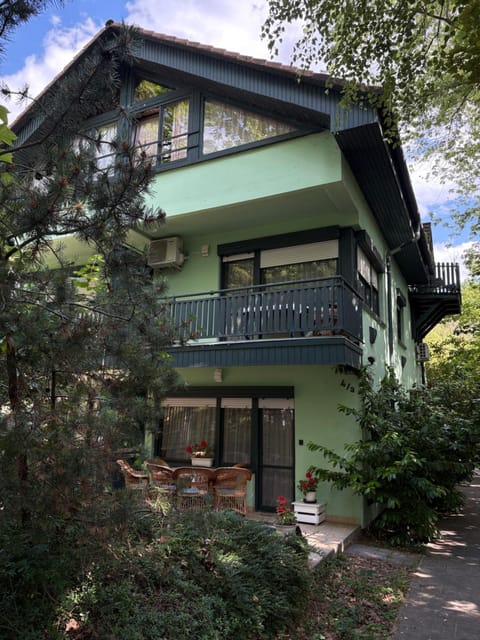 Property building, Day, Garden, Balcony/Terrace, Garden view