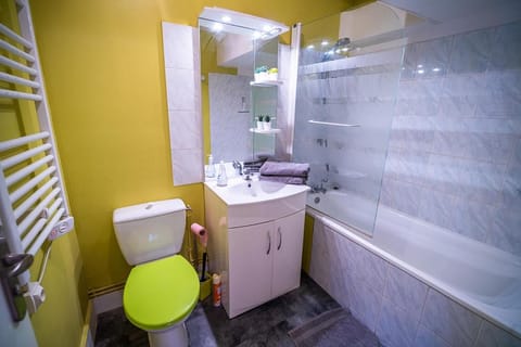 APPART dans HYPER CENTRE (GARE/WIFI/PARKING) Apartment in Troyes