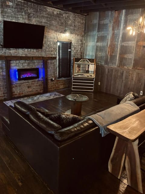 Communal lounge/ TV room, TV and multimedia, Living room, Seating area, Evening entertainment