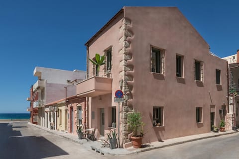 Property building, Facade/entrance, Day, Neighbourhood, Sea view