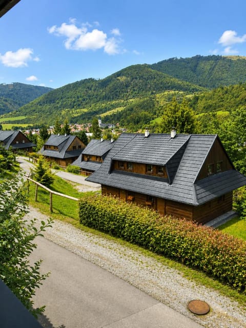 Property building, Spring, Bed, Off site, Day, Neighbourhood, Natural landscape, Activities, Summer, View (from property/room), Hiking, Mountain view, Location, Parking