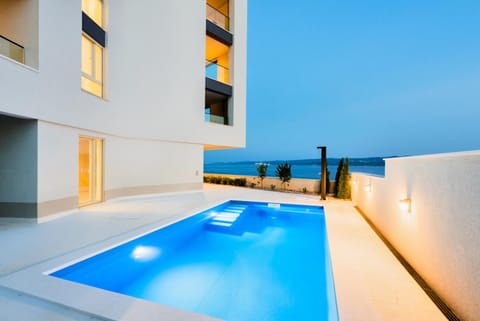 Swimming pool, Swimming pool