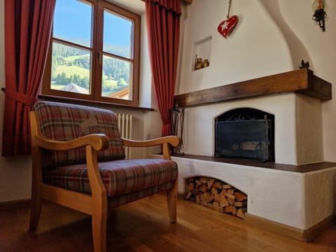 Communal lounge/ TV room, Lounge or bar, fireplace, fireplace