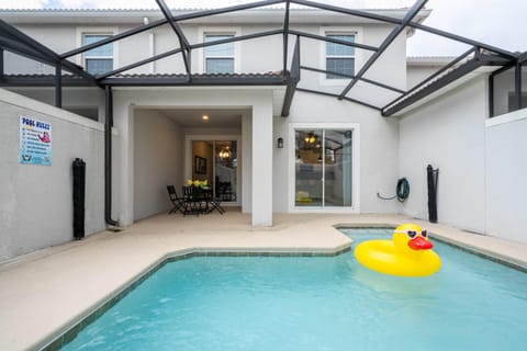 Property building, Patio, Day, Pool view, Swimming pool, sunbed