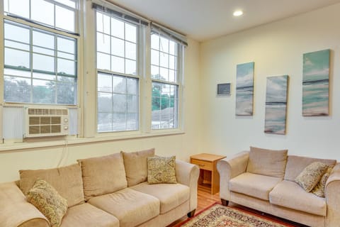 3 Mi to Warren Dunes Sawyer Getaway with Fireplace! Apartment in Sawyer