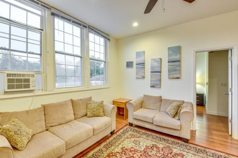 3 Mi to Warren Dunes Sawyer Getaway with Fireplace! Apartment in Sawyer