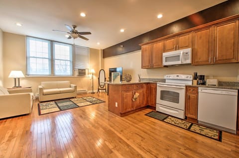 Cozy Couples Getaway Less Than 2 Mi to Lake Michigan! Apartment in Sawyer