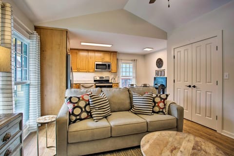 Walk to Main Street Eats Remodeled Saluda Apt Apartment in Saluda